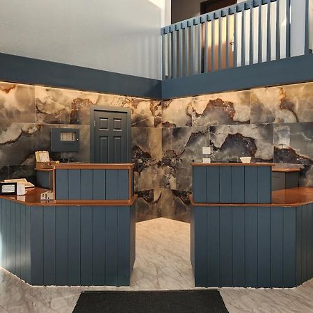 The Oasis Hotel & Bar Sheboygan Falls Extérieur photo